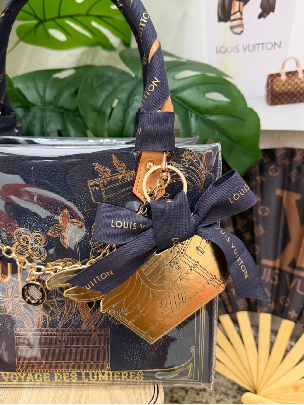🌲🌲Louis Vuitton Holiday Gift Bag Tote🌲🌲 - Picture 3 of 8